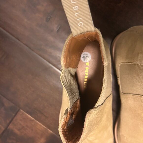New Republic Suede Chelsea Boots Tan Size 10 - Picture 3 of 5